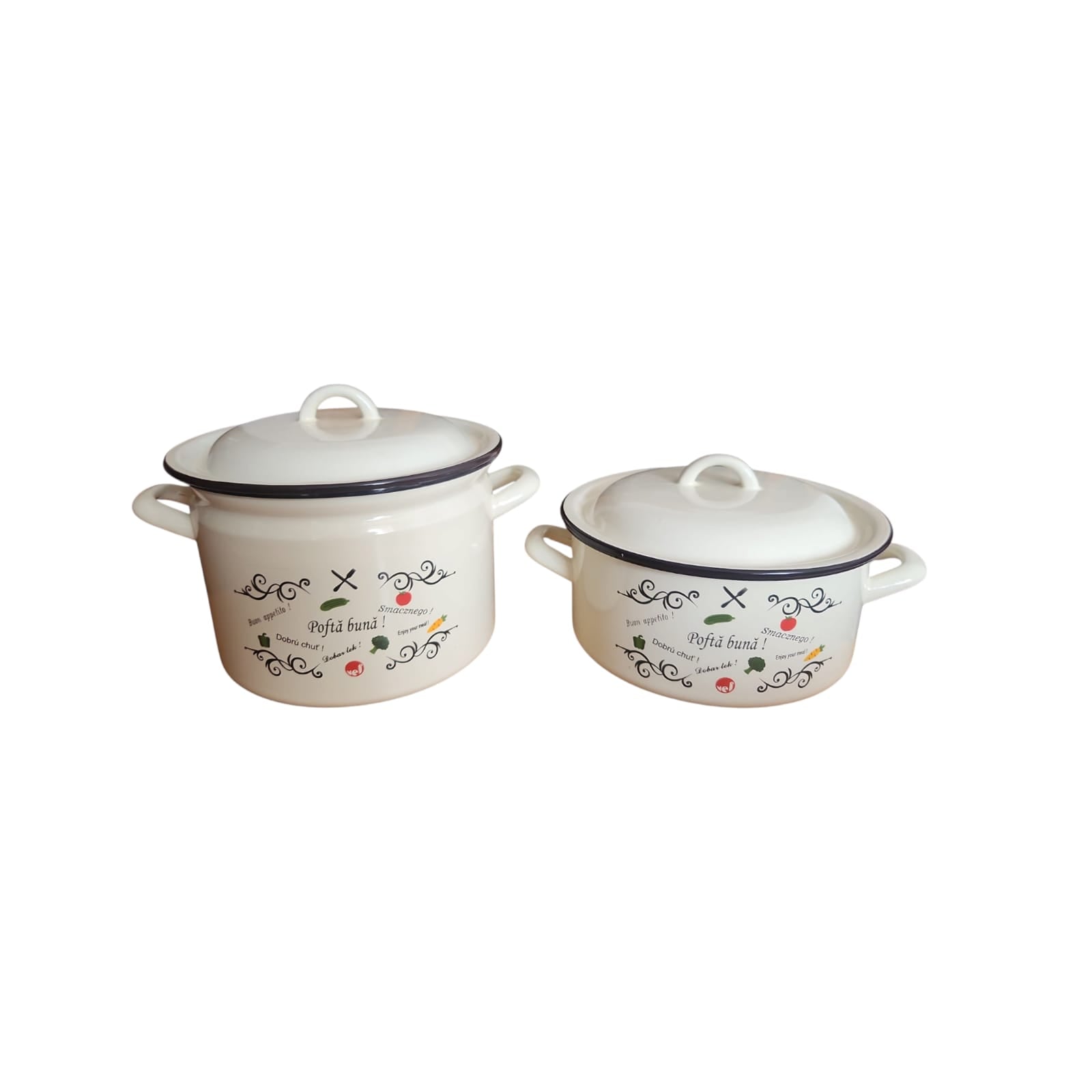 Set 2 vase emailate, decor Pofta buna, cu capace, cratiță 4 litri si oală 6 litri, diametru 22 cm Set 2 vase emailate, decor Pofta buna, cu capace, cratiță 4 litri si oală 6 litri, diametru 22 cm